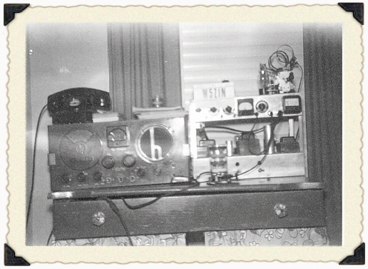 Hubert Perry's W5ZIN
Original Ham Station<br>
This piece of electronic history can be credited with starting the 7290 Traffic Net.  Hubert's account of of this photograph stated that this station went on the air for the first time in 1952.